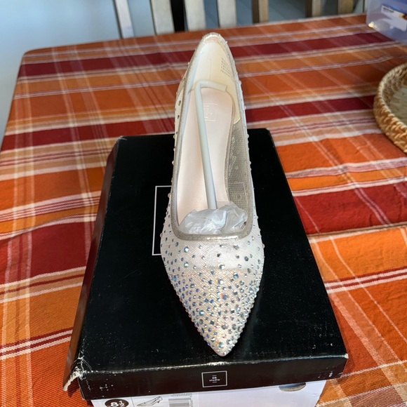 David’s Bridal Sparkly Mesh Pumps Size 8.5 - Picture 3 of 7